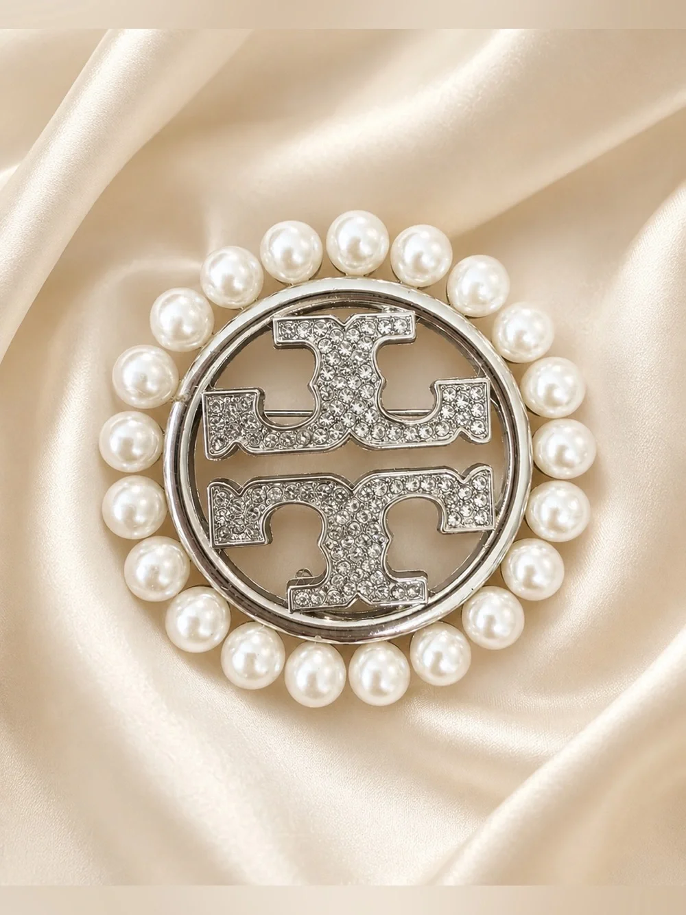 Elegant Faux Pearl & Crystal Round Brooch Pin – Silver Tone Statement Accent